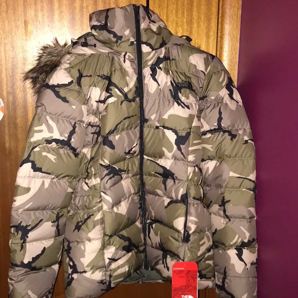 Medium Army Northface coat, perfect condition!!